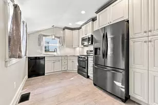 1 Lincoln Ct, Amesbury, MA 01913 - Photo 4