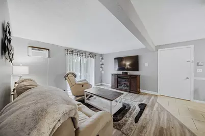 129 Quaker Hwy #3, Uxbridge, MA 01569 - Photo 4