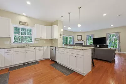 90 Greene St, Hopedale, MA 01747 - Photo 6