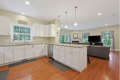 90 Greene St, Hopedale, MA 01747 - Photo 6