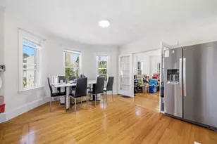 52 Elliott St, Melrose, MA 02176 - Photo 12