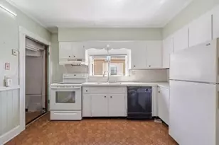 52 Elliott St, Melrose, MA 02176 - Photo 22