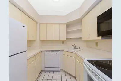 135 Pleasant St #307, Brookline, MA 02446 - Photo 2