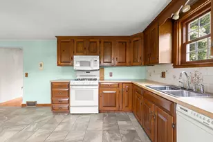 18 Iverson Rd, Beverly, MA 01915 - Photo 8