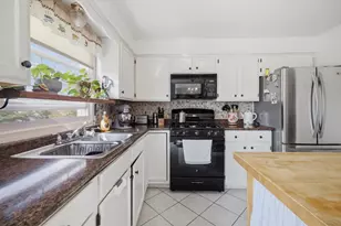 680 N Underwood St, Fall River, MA 02720 - Photo 16