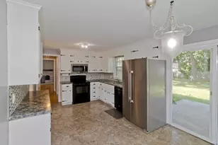 50 Crystal Brk Dr, Springfield, MA 01118 - Photo 4