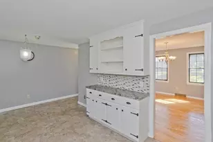 50 Crystal Brk Dr, Springfield, MA 01118 - Photo 8