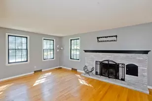50 Crystal Brk Dr, Springfield, MA 01118 - Photo 10