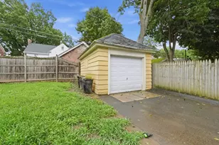 25 Eton St, Springfield, MA 01108 - Photo 24