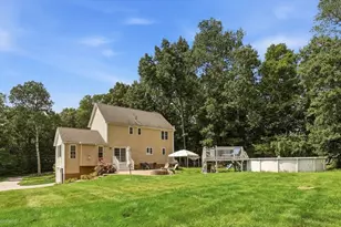 10 Roberts Rd, Dudley, MA 01571 - Photo 4