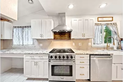 8 Charles St, Stoneham, MA 02180 - Photo 6