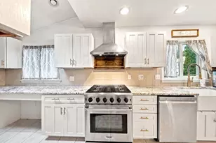 8 Charles St, Stoneham, MA 02180 - Photo 6
