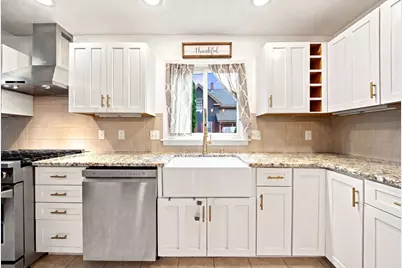 8 Charles St, Stoneham, MA 02180 - Photo 10