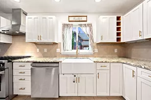 8 Charles St, Stoneham, MA 02180 - Photo 10