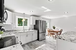 26 Middle St, Attleboro, MA 02703 - Photo 6