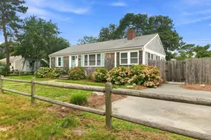 29 Lorree Ln, Dennis, MA 02639 - Photo 2