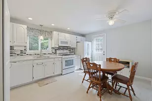 14 Carol Dr, Franklin, MA 02038 - Photo 4