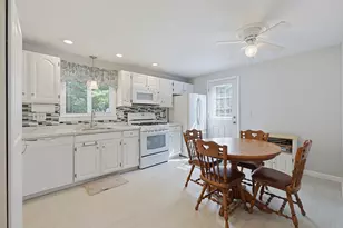 14 Carol Dr, Franklin, MA 02038 - Photo 4