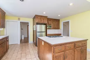 32 Elmwood Ave, Longmeadow, MA 01106 - Photo 12