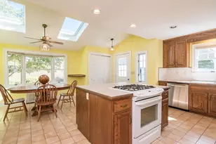 32 Elmwood Ave, Longmeadow, MA 01106 - Photo 10