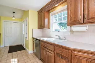 32 Elmwood Ave, Longmeadow, MA 01106 - Photo 14