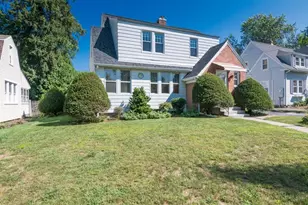 32 Elmwood Ave, Longmeadow, MA 01106 - Photo 4