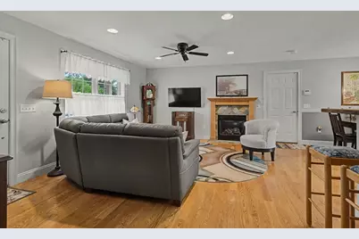 4 McKinley Ave, Easthampton, MA 01027 - Photo 10