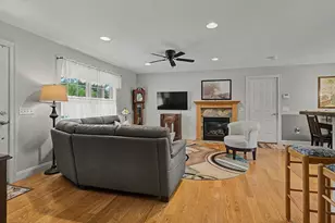 4 McKinley Ave, Easthampton, MA 01027 - Photo 10