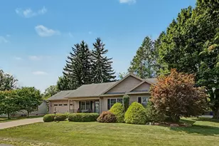 4 McKinley Ave, Easthampton, MA 01027 - Photo 2