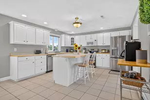 3 Jane's Dr, Littleton, MA 01460 - Photo 2