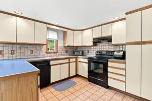 53 Evergreen St, Saugus, MA 01906 - Photo 10