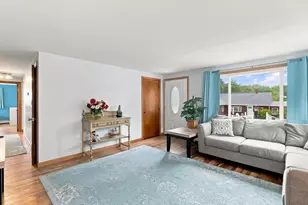 53 Evergreen St, Saugus, MA 01906 - Photo 12