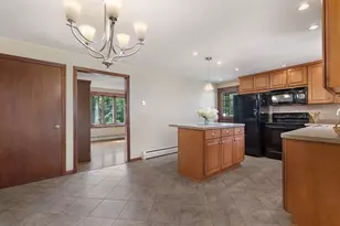 8 Beechwood Dr, Rutland, MA 01543 - Photo 4