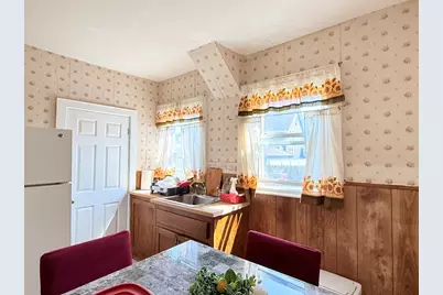7 Pembroke St, Medford, MA 02155 - Photo 34