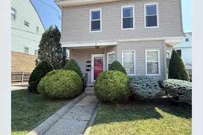 7 Pembroke St, Medford, MA 02155 - Photo 2