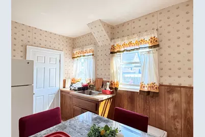 7 Pembroke St, Medford, MA 02155 - Photo 34