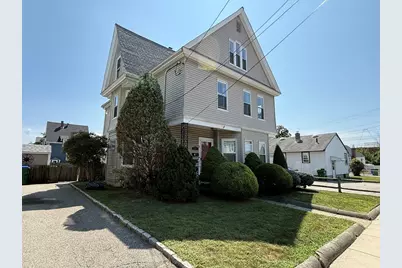 7 Pembroke St, Medford, MA 02155 - Photo 1