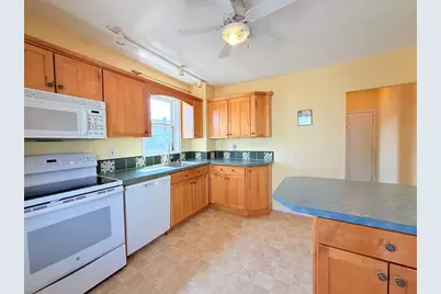 7 Pembroke St, Medford, MA 02155 - Photo 4