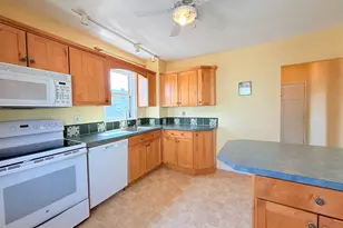 7 Pembroke St, Medford, MA 02155 - Photo 4