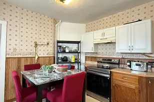 7 Pembroke St, Medford, MA 02155 - Photo 32