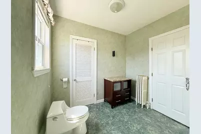 7 Pembroke St, Medford, MA 02155 - Photo 16