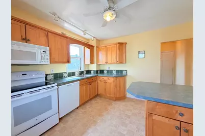 7 Pembroke St, Medford, MA 02155 - Photo 4