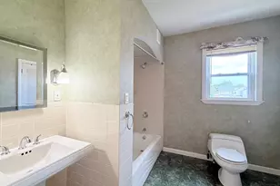 7 Pembroke St, Medford, MA 02155 - Photo 14
