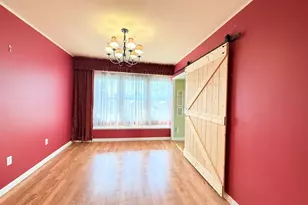 7 Pembroke St, Medford, MA 02155 - Photo 6