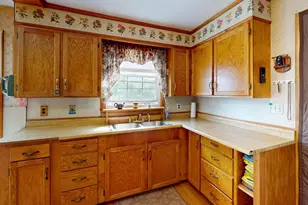 81 Vernon St, Greenfield, MA 01301 - Photo 8