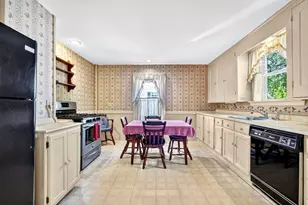 26 Hartford St, Bedford, MA 01730 - Photo 10