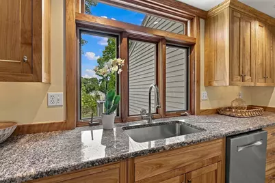18 Jackson St, Newburyport, MA 01950 - Photo 16