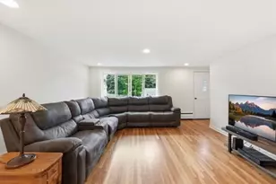 7 Hawthorne St, Grafton, MA 01536 - Photo 8