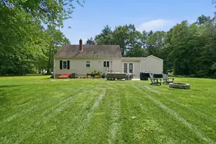 35 Charles St, Hampden, MA 01036 - Photo 26