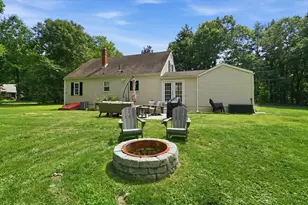 35 Charles St, Hampden, MA 01036 - Photo 4